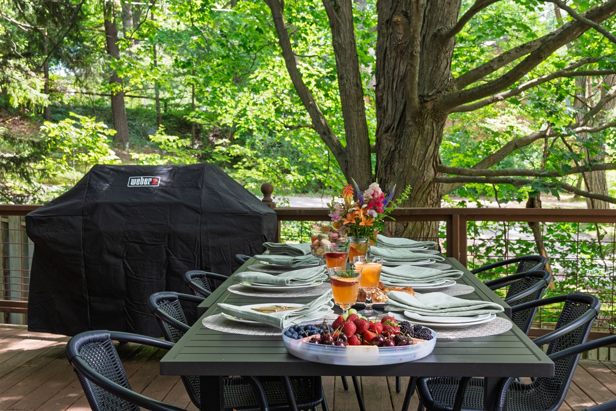 Fire up the flavor at The Dragonfly—because lakeside stays call for legendary grill days. 