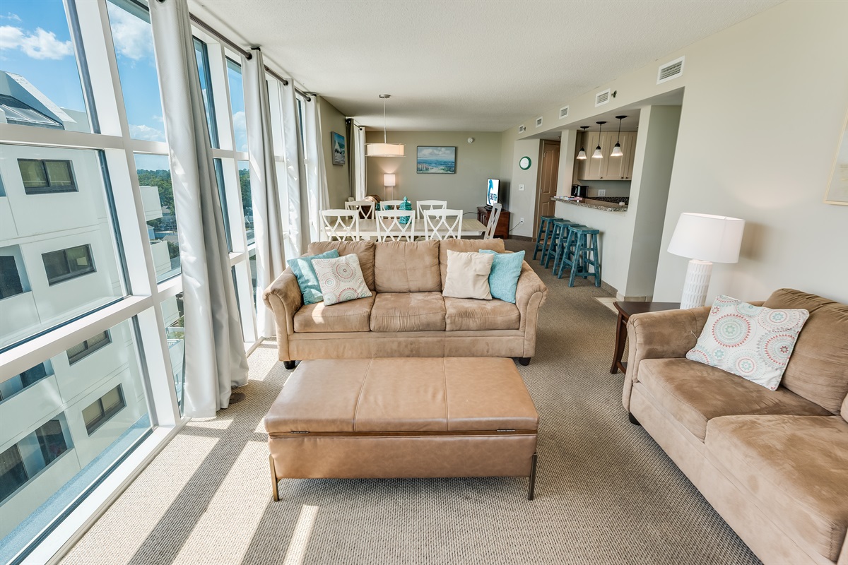Amazing Living Room with Stunning Views🌊☀️