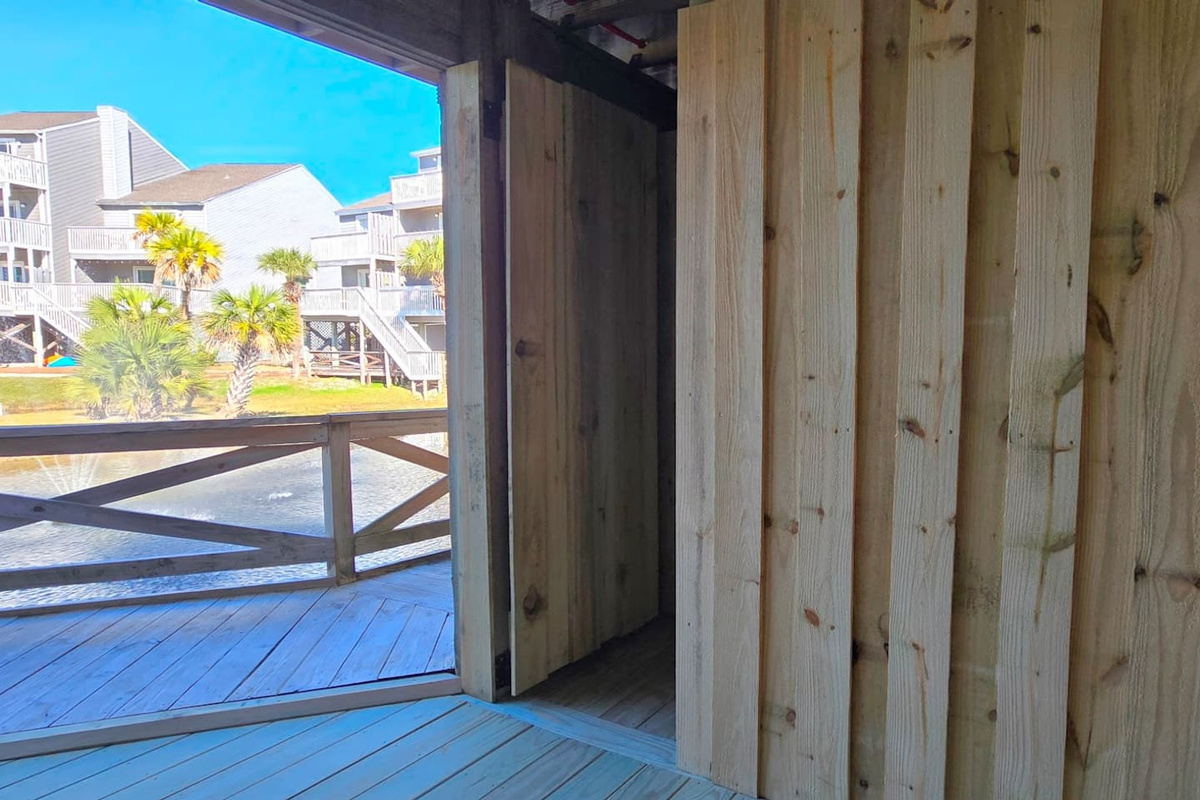 Head to the walk-in outdoor shower and let the whole group rinse off at once &mdash; no indoor rush, no wet towels on the floor.