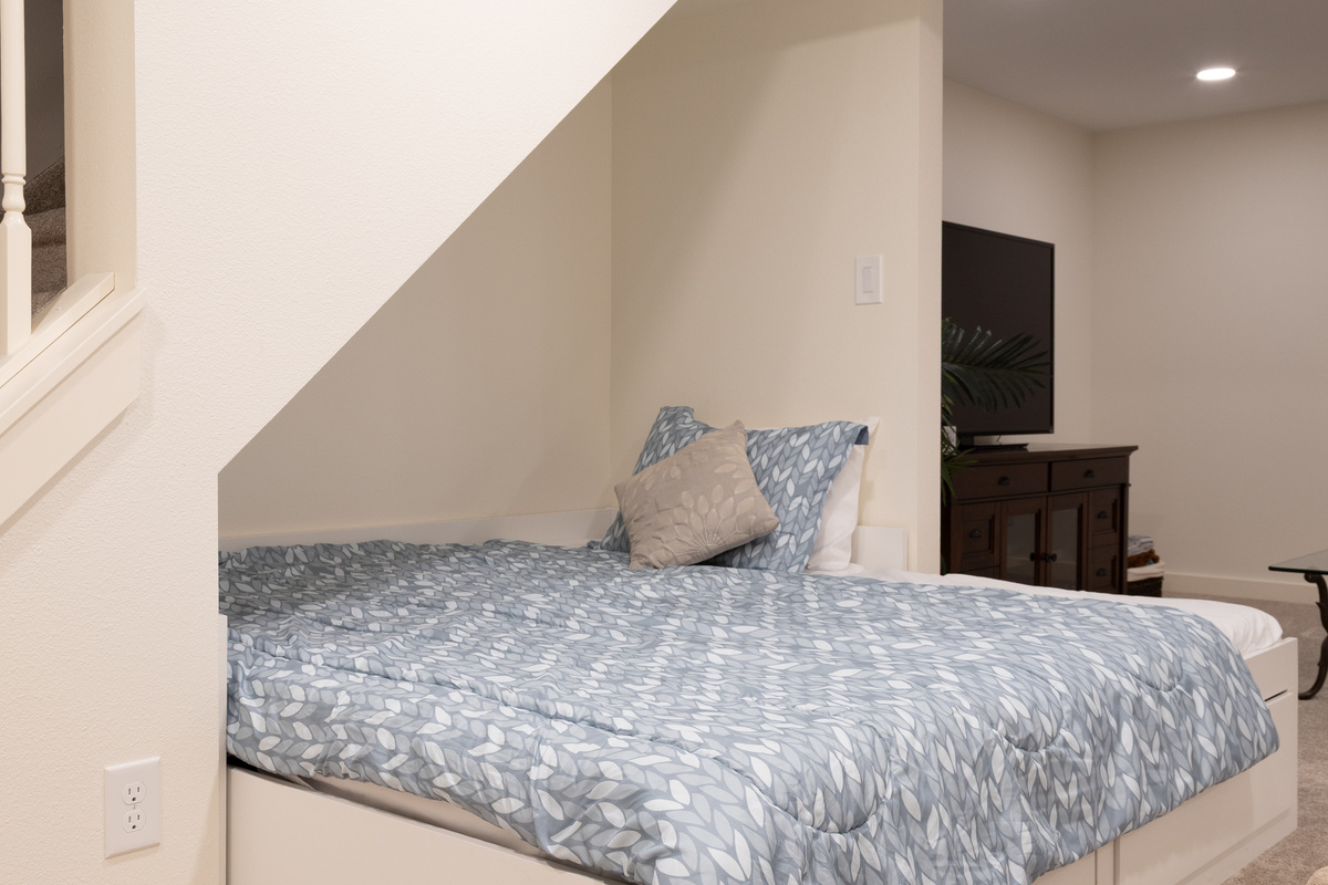 Trundle bed can convert to a king bed