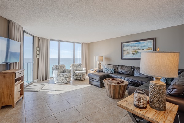 Large gathering room
(sofa bed)