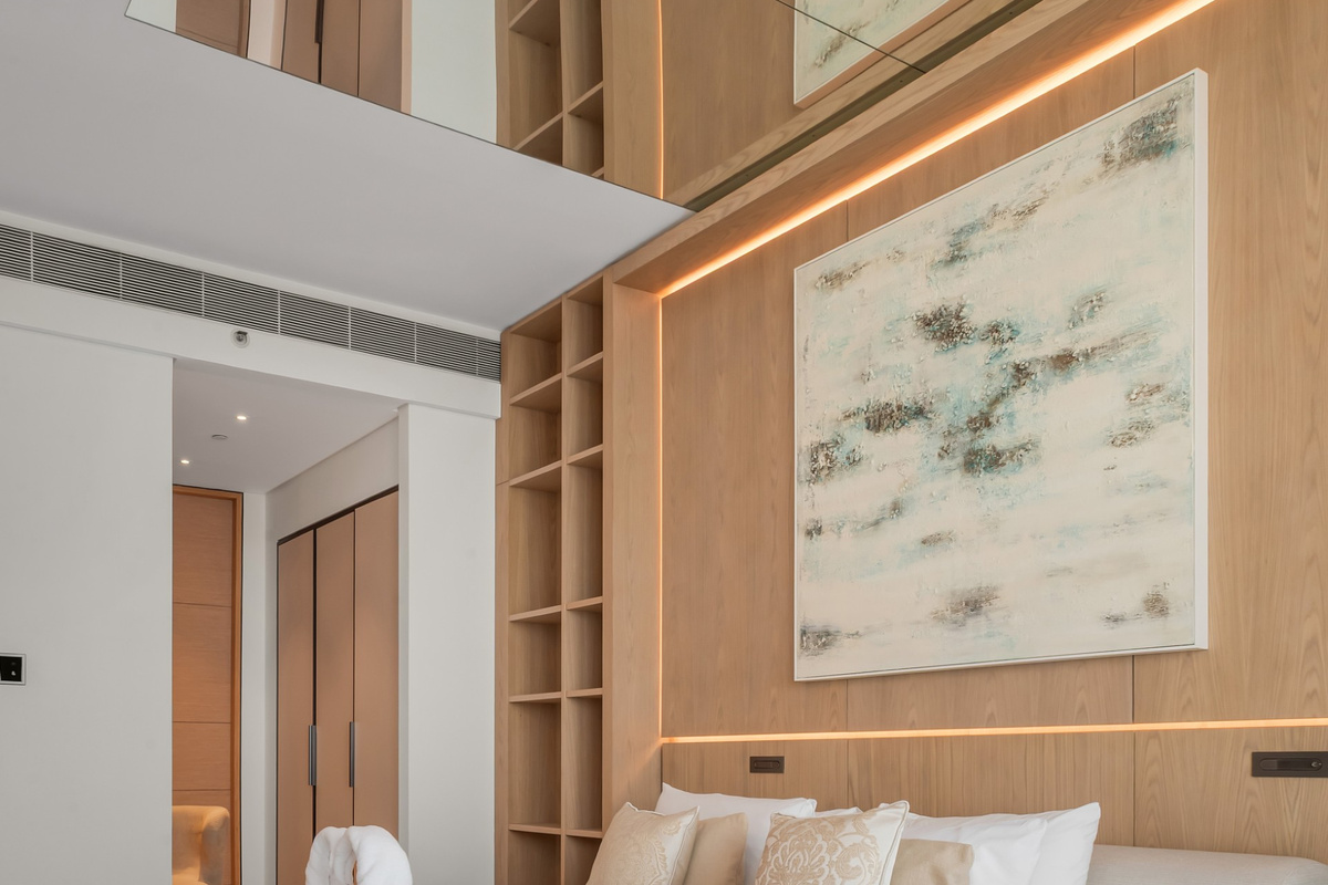 Large main bedroom with en suite bathroom and panoramic view