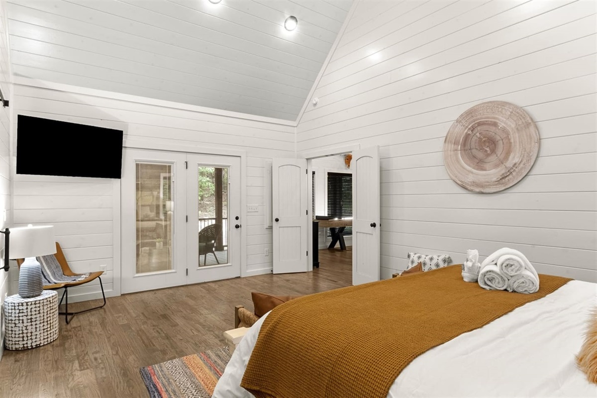 This king suite has it all: spa bathroom, smart TV, and enough closet space for your getaway wardrobe. Plus, robes to lounge in style!