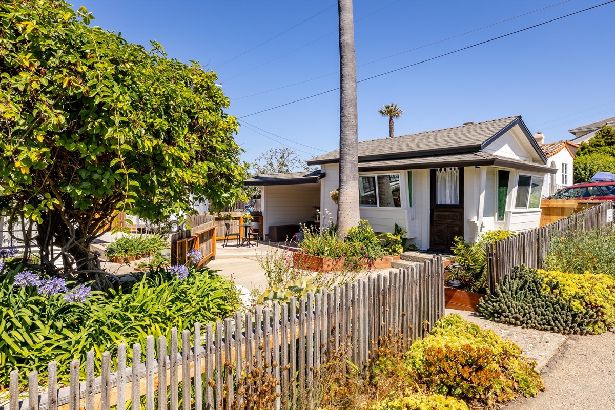 (040) The Cottage at Cayucos Beachside Rentals Inc.
