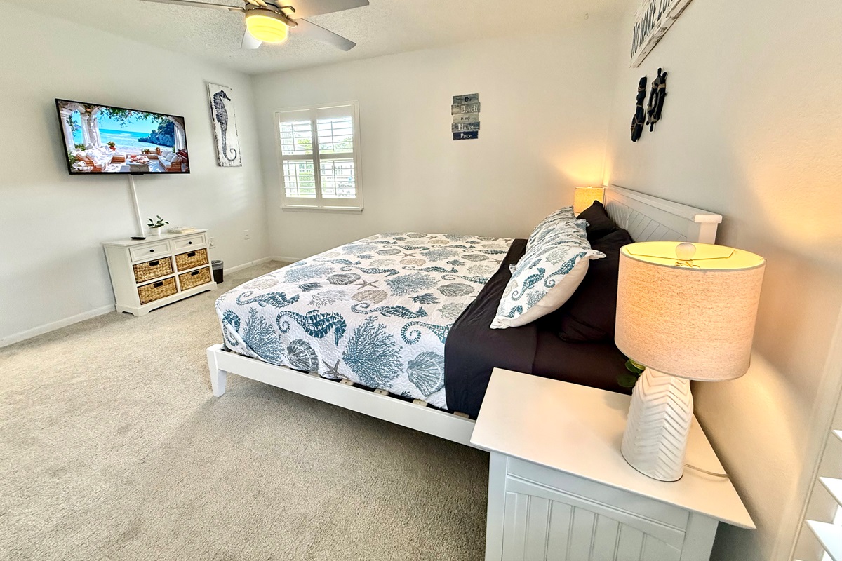 Spacious and light-filled, this king suite invites you to fully relax.