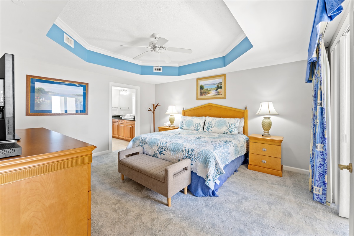 Spacious Main bedroom with King bed and ensuite