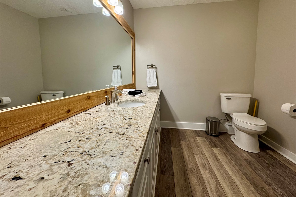 🧼 Large granite vanity with bright lighting—perfect for getting ready or winding down.