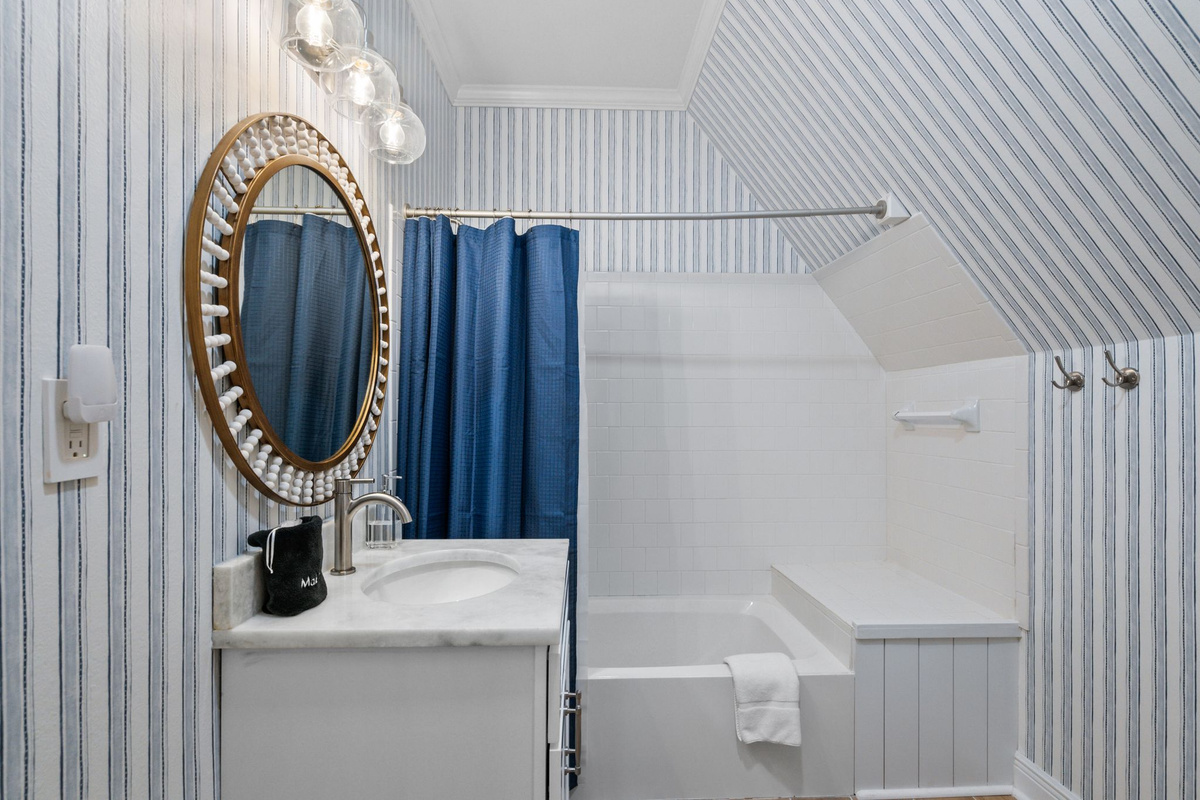 Second Floor Guest ensuite - Newly renovated