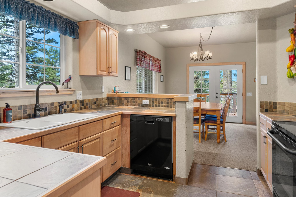 Hawks Nest Kitchen
