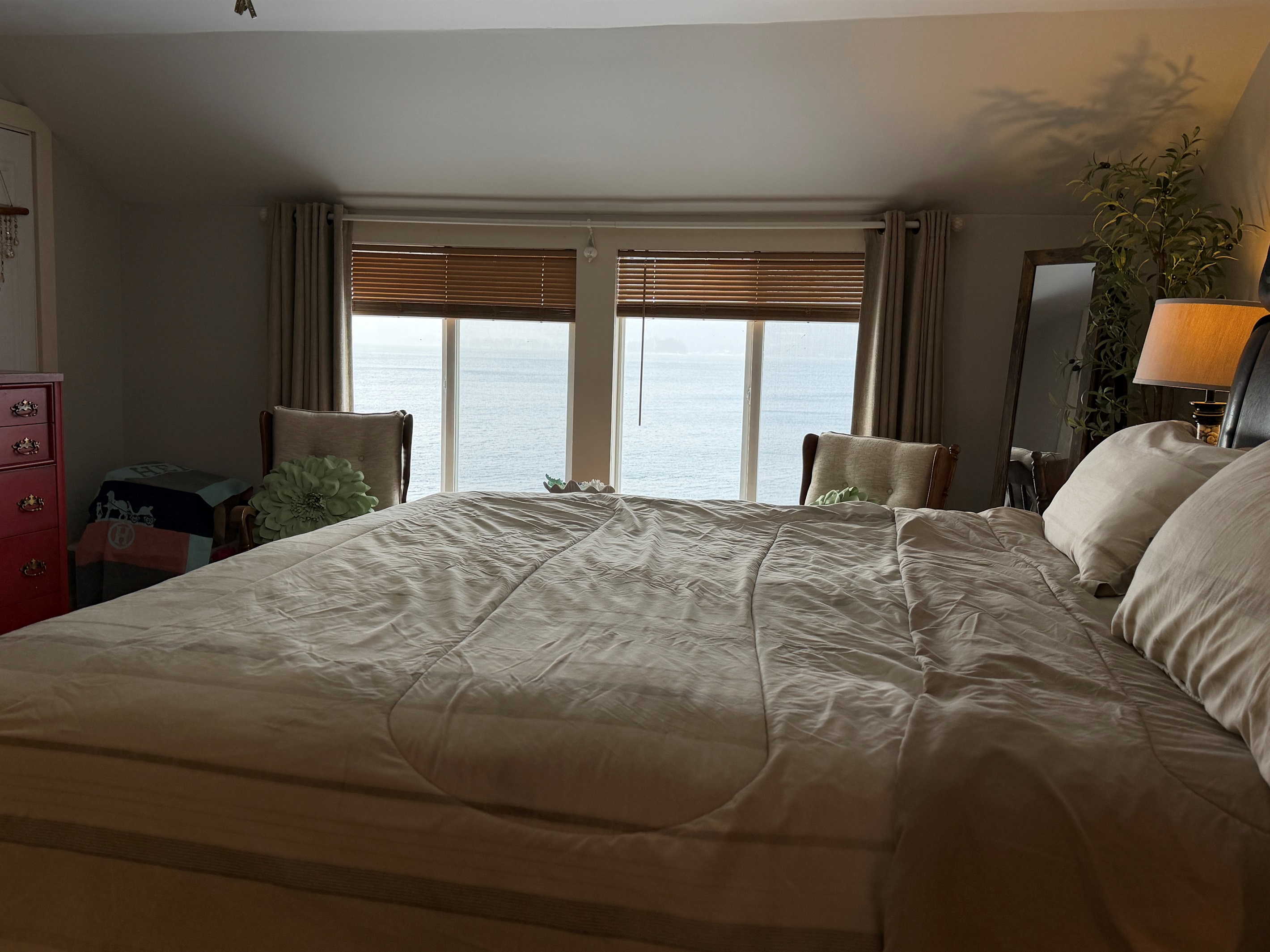 2nd floor King with lake views and ensuite