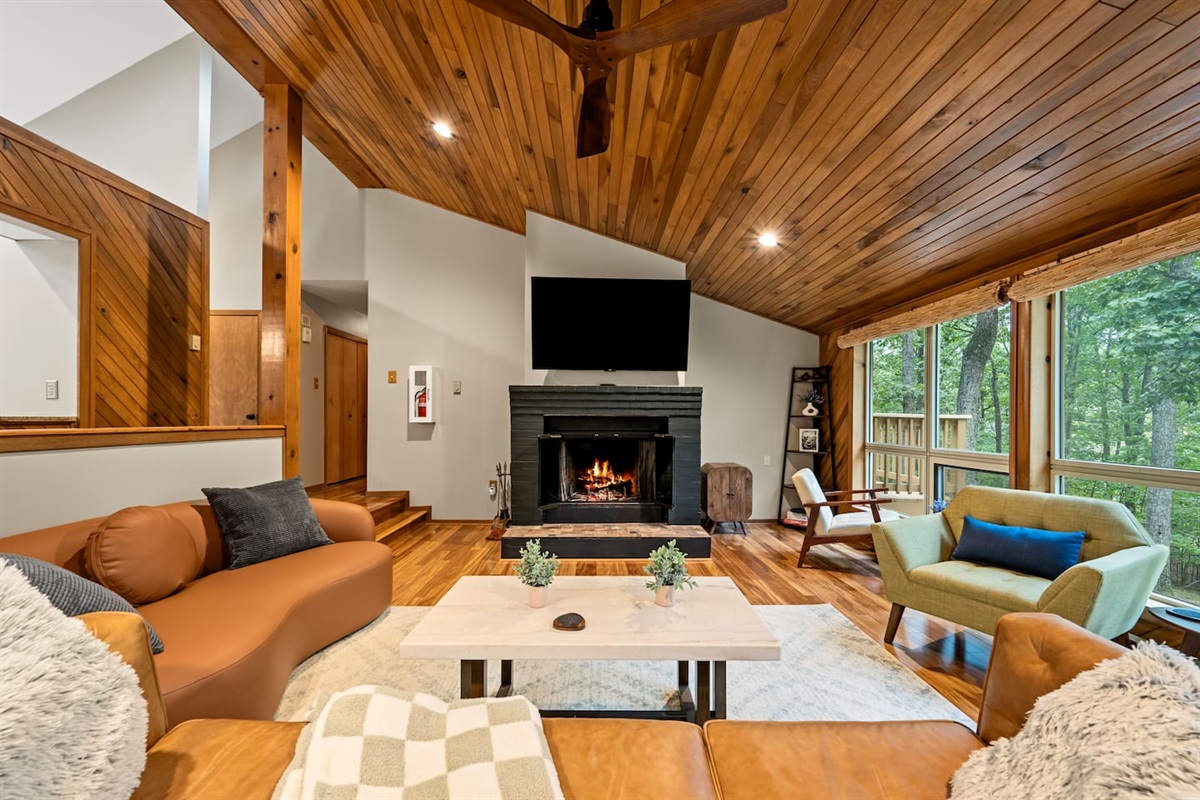 Overlooking the woods outside, the living room feels like a treehouse you don't have to sacrifice any comfort.  Plenty of seating for your whole group and the whole room drips with mid-century modern flair.