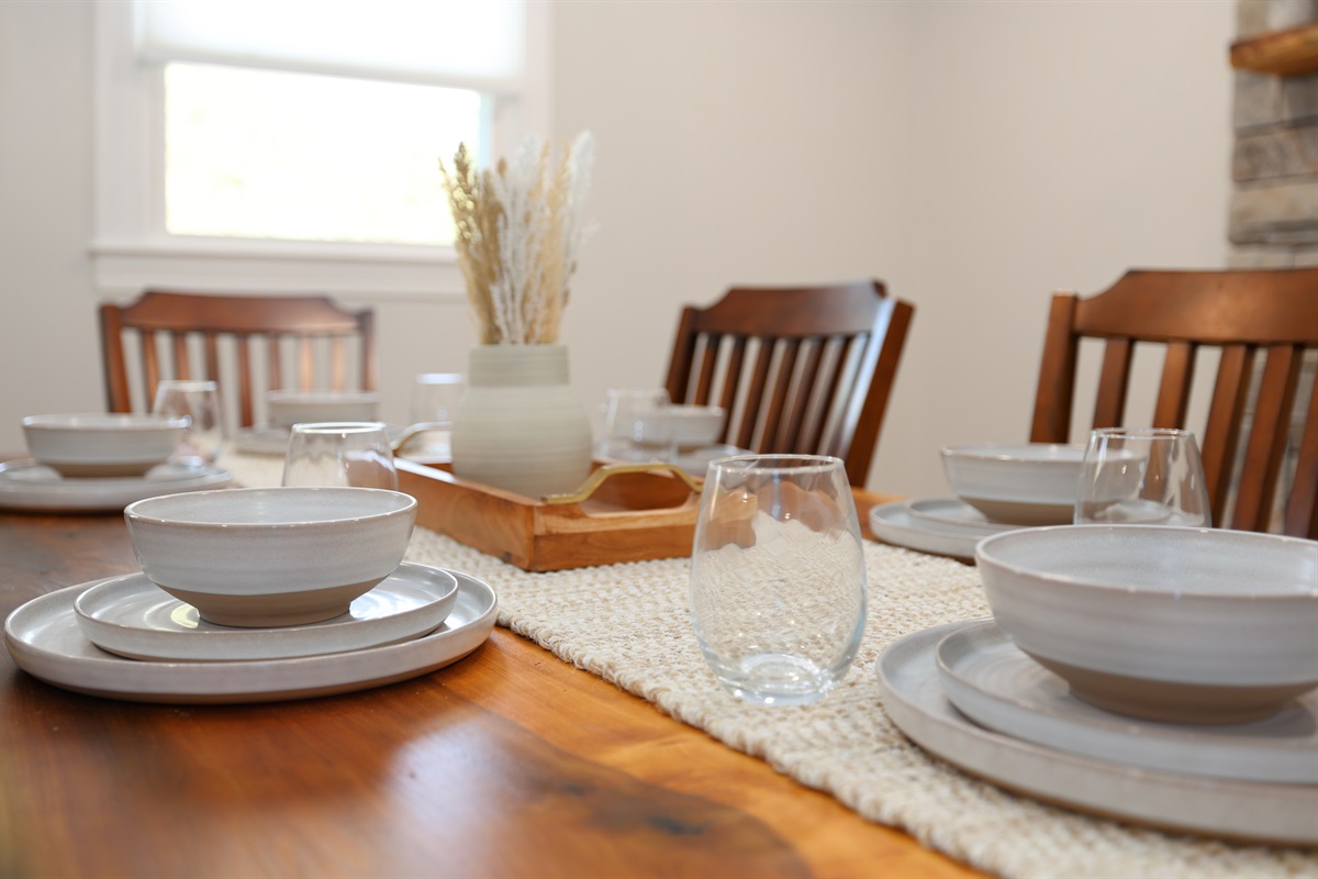 Dining Room seats 6