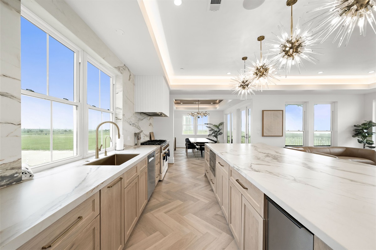 e962c6b4936547d997a3560be3173e25 Large | Beachhouse | Texas | TX | Vacation Homes | Galveston | Crystal Beach | Kokomo | Breezy Days | Beachfront Elegance | Sunrise Serenity | Southern Sands Property Management, LLC