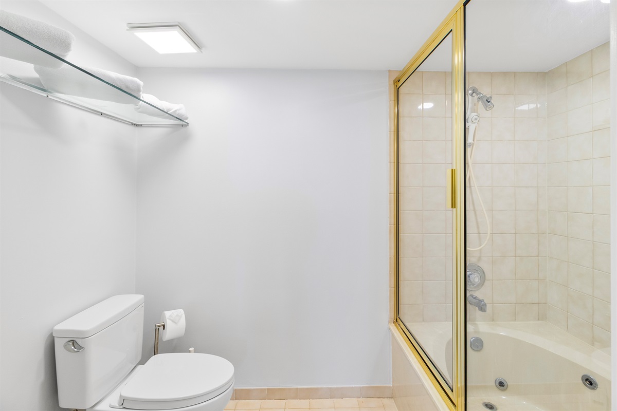 Bathroom 2, shower/tub combo. Jets in garden tubs are non-functional
