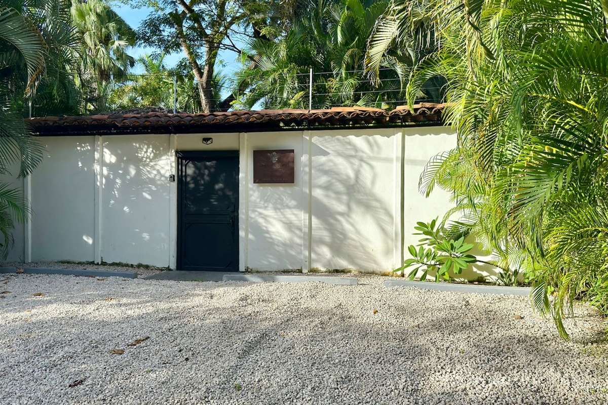 Casa Cocos Parking Area and Gate