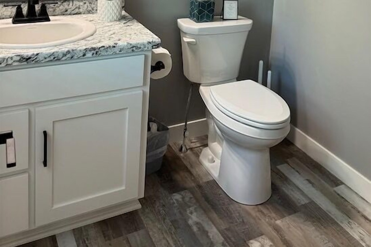 House 5 - power room near main living area