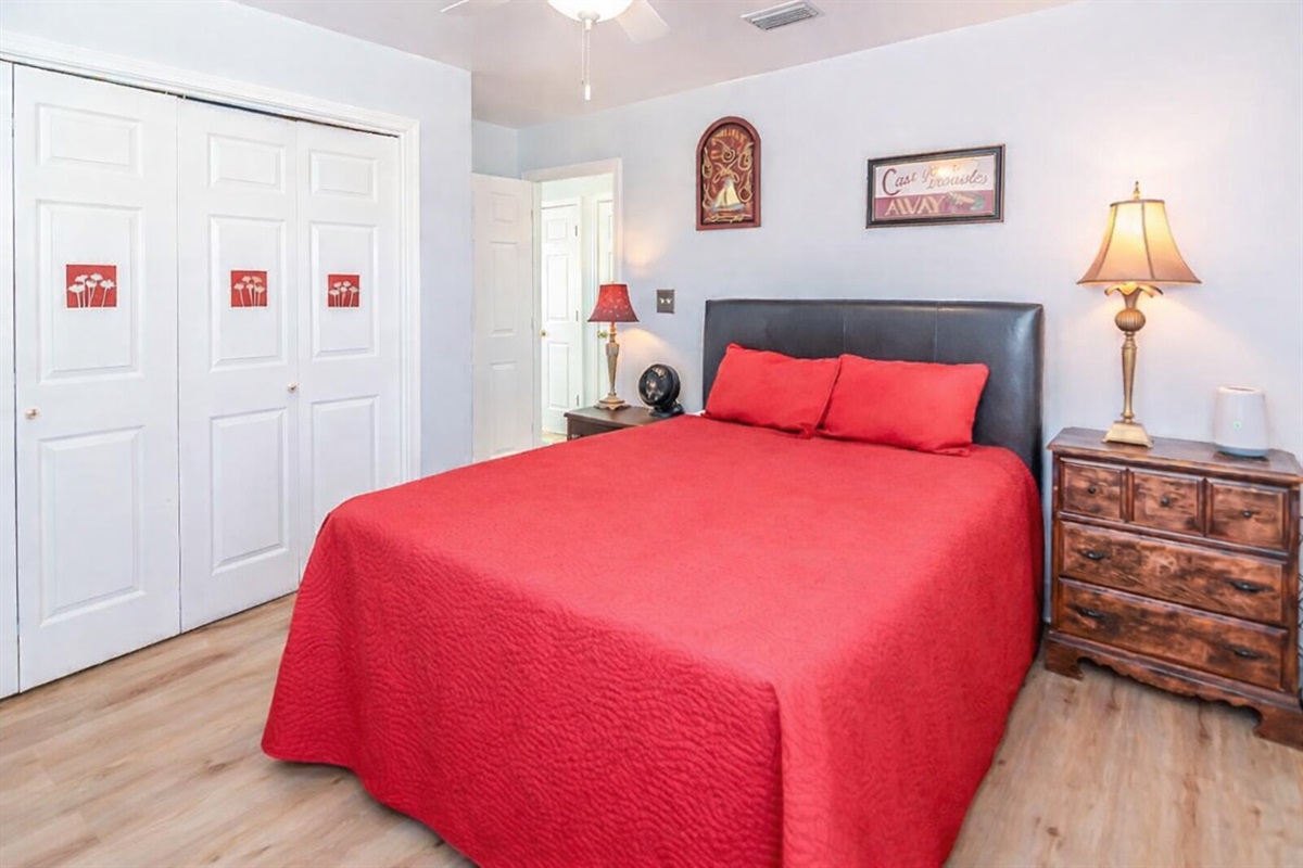 Queen Room #2 (first floor)