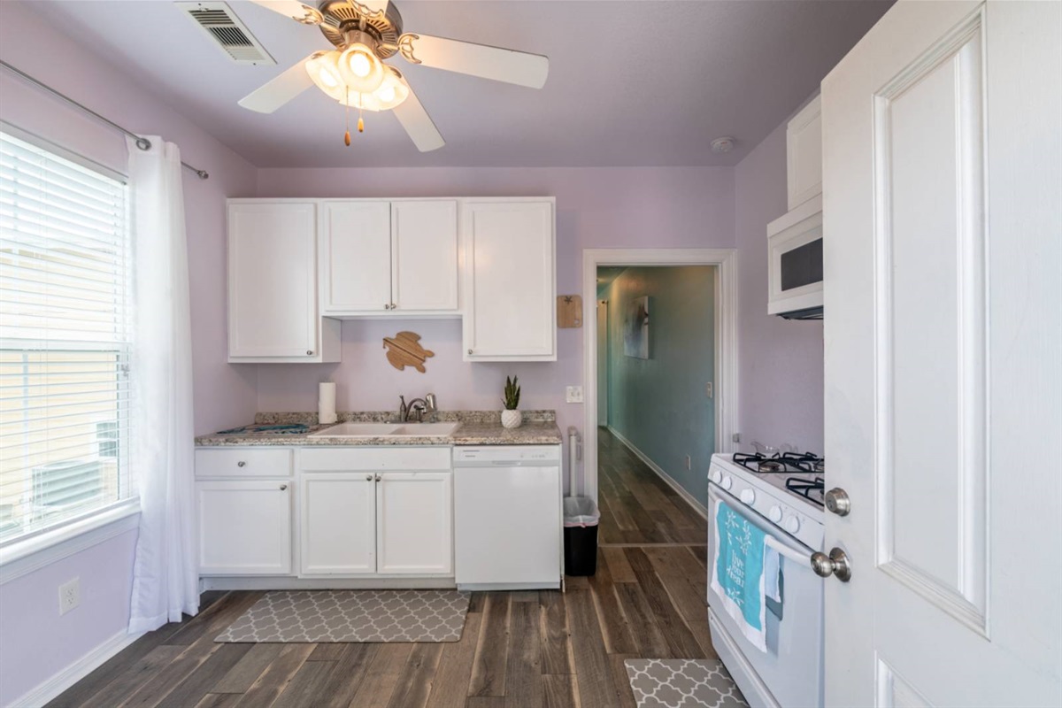 e980fab60f0a4e5da71b5a462e519d5c Large | Beachhouse | Texas | TX | Vacation Homes | Galveston | Crystal Beach | Kokomo | Breezy Days | Beachfront Elegance | Sunrise Serenity | Southern Sands Property Management, LLC