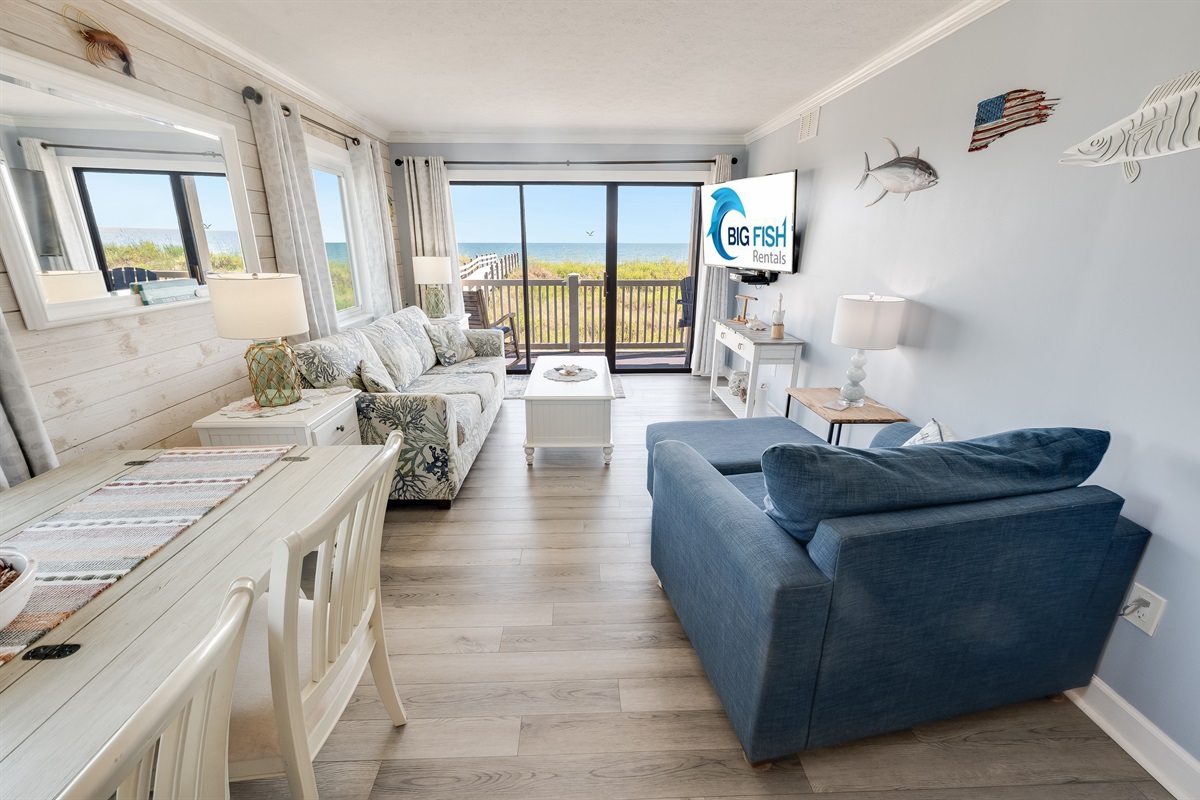 Amazing Living Room with Stunning Views🌊☀️
