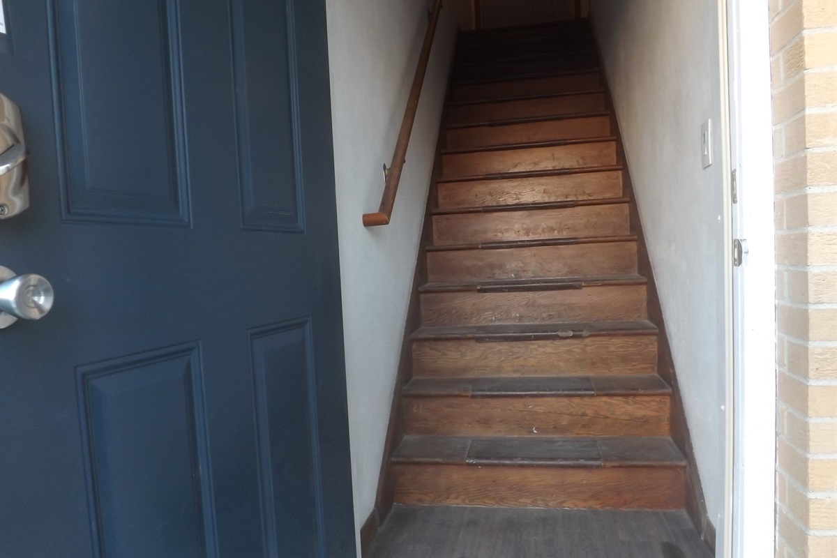 Full flight of steps to get upstairs to the unit.
