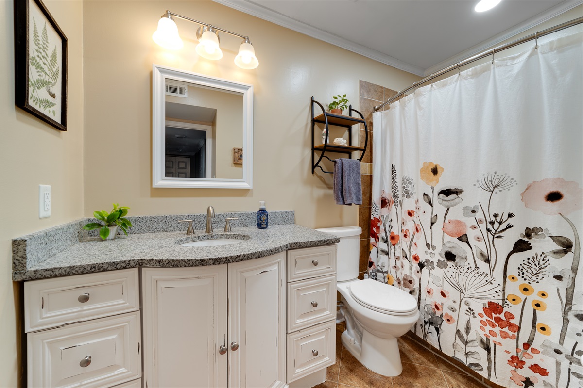 Bathroom features tub/shower combo