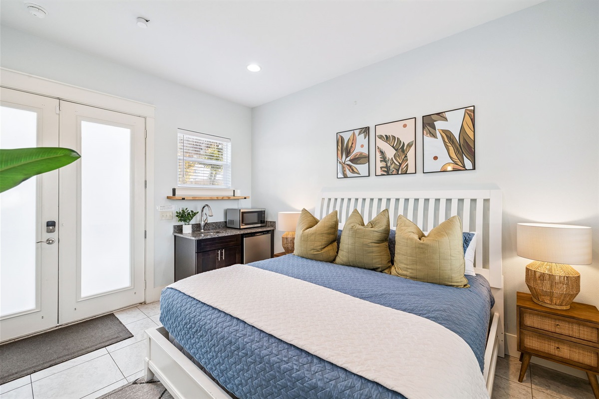 Spoil yourself with a spacious king bed, premium bedding, and exclusive access to your own ensuite bathroom. A thoughtfully designed space where you can relax, refresh, and feel completely at home.