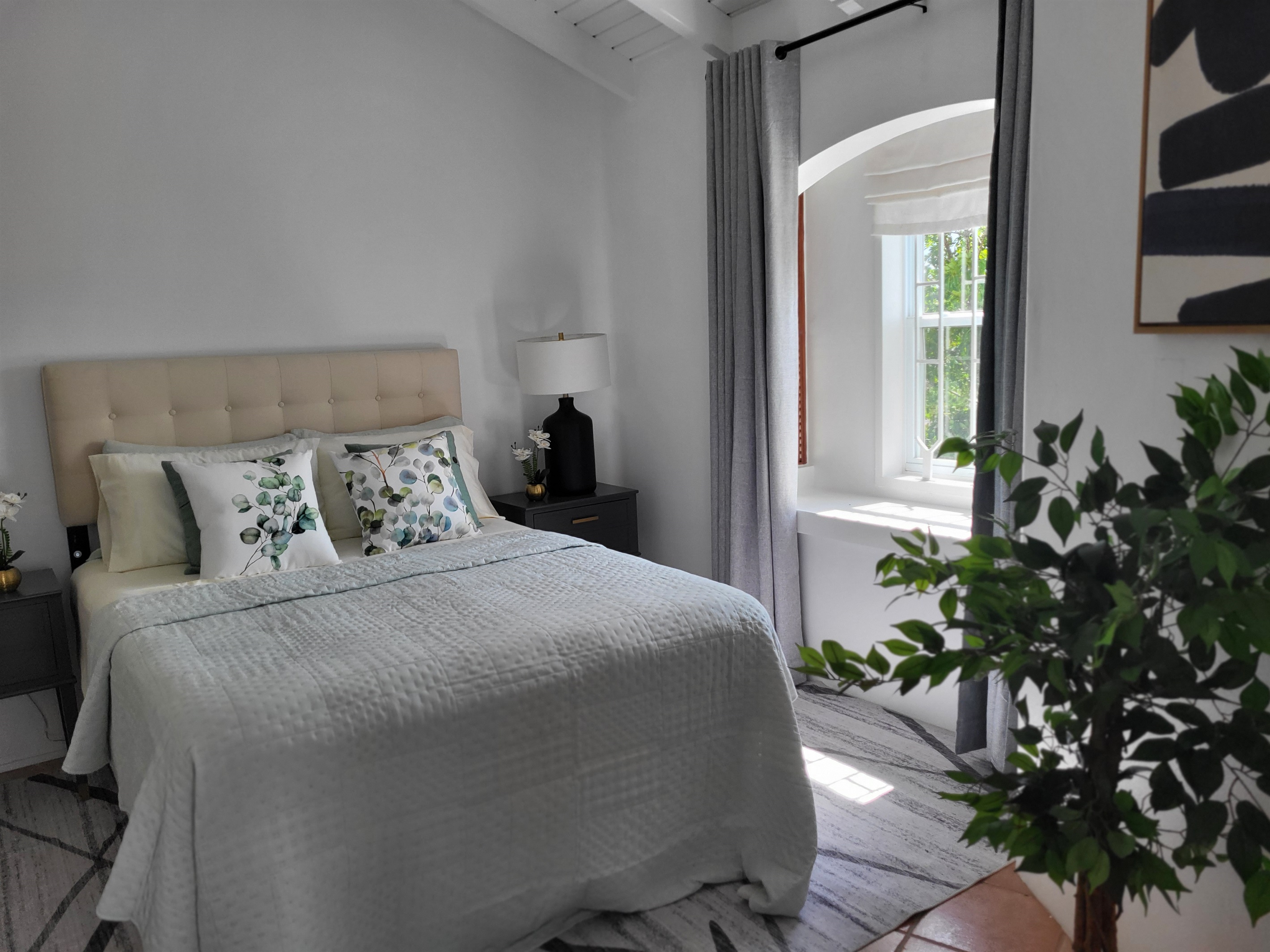 Queen Bedroom off the back Patio
