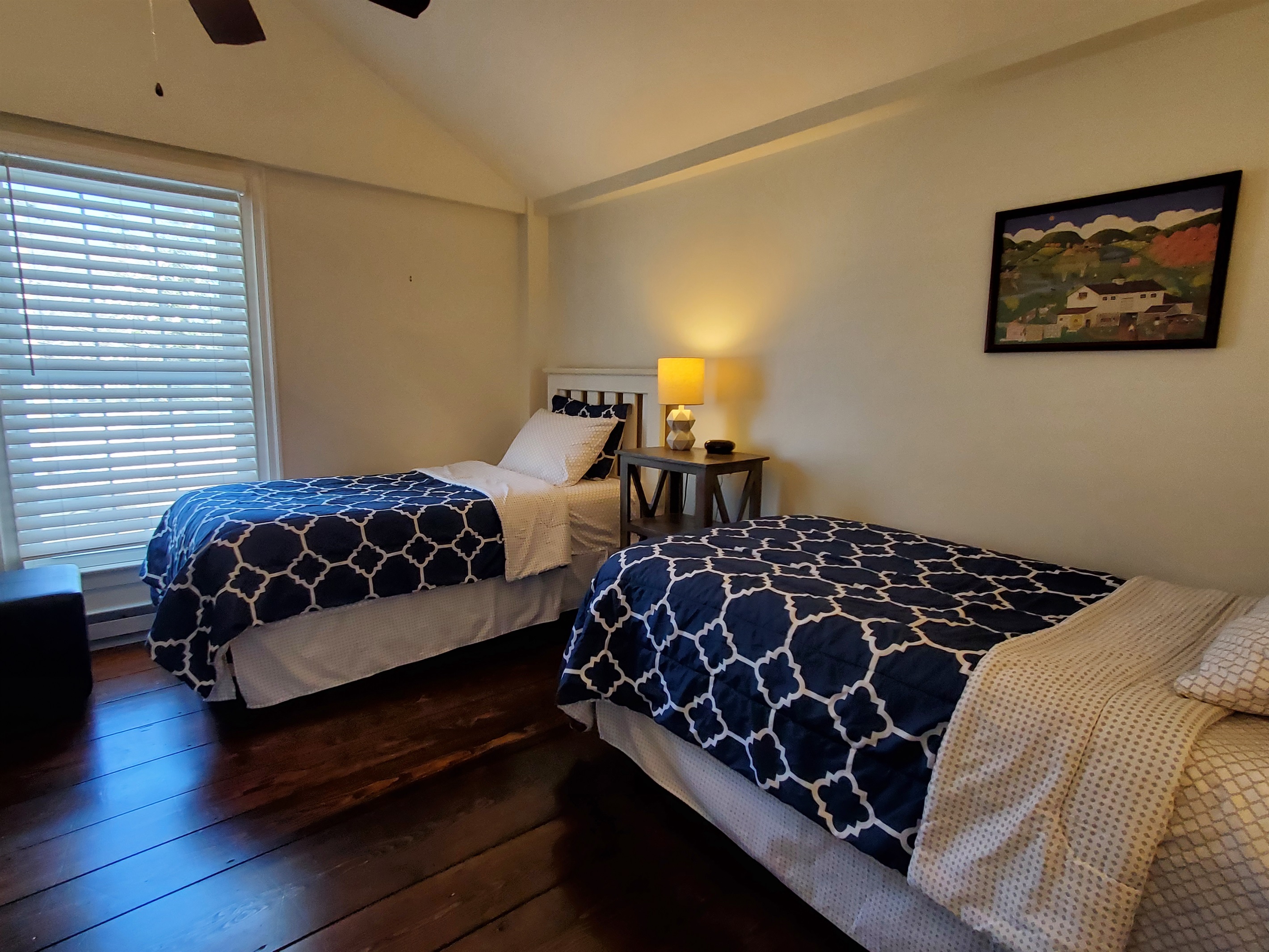 2nd floor twin bedroom