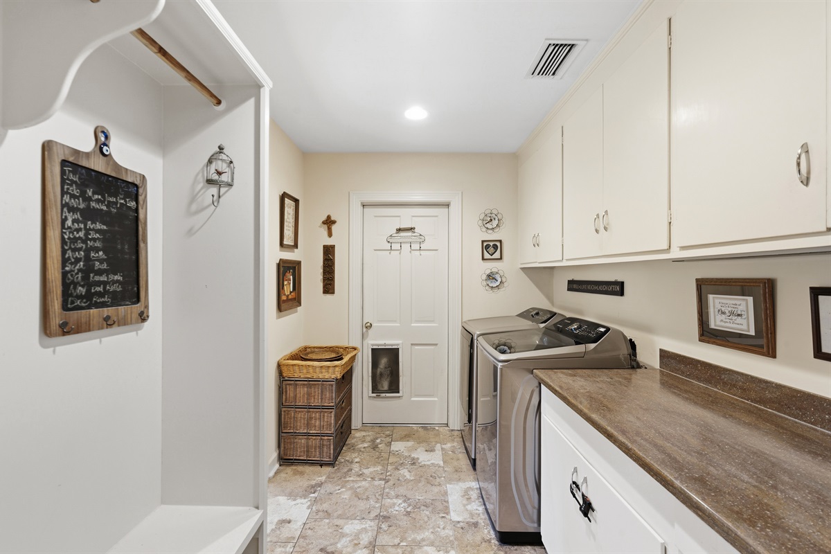  Laundry room with full size washer and dryer