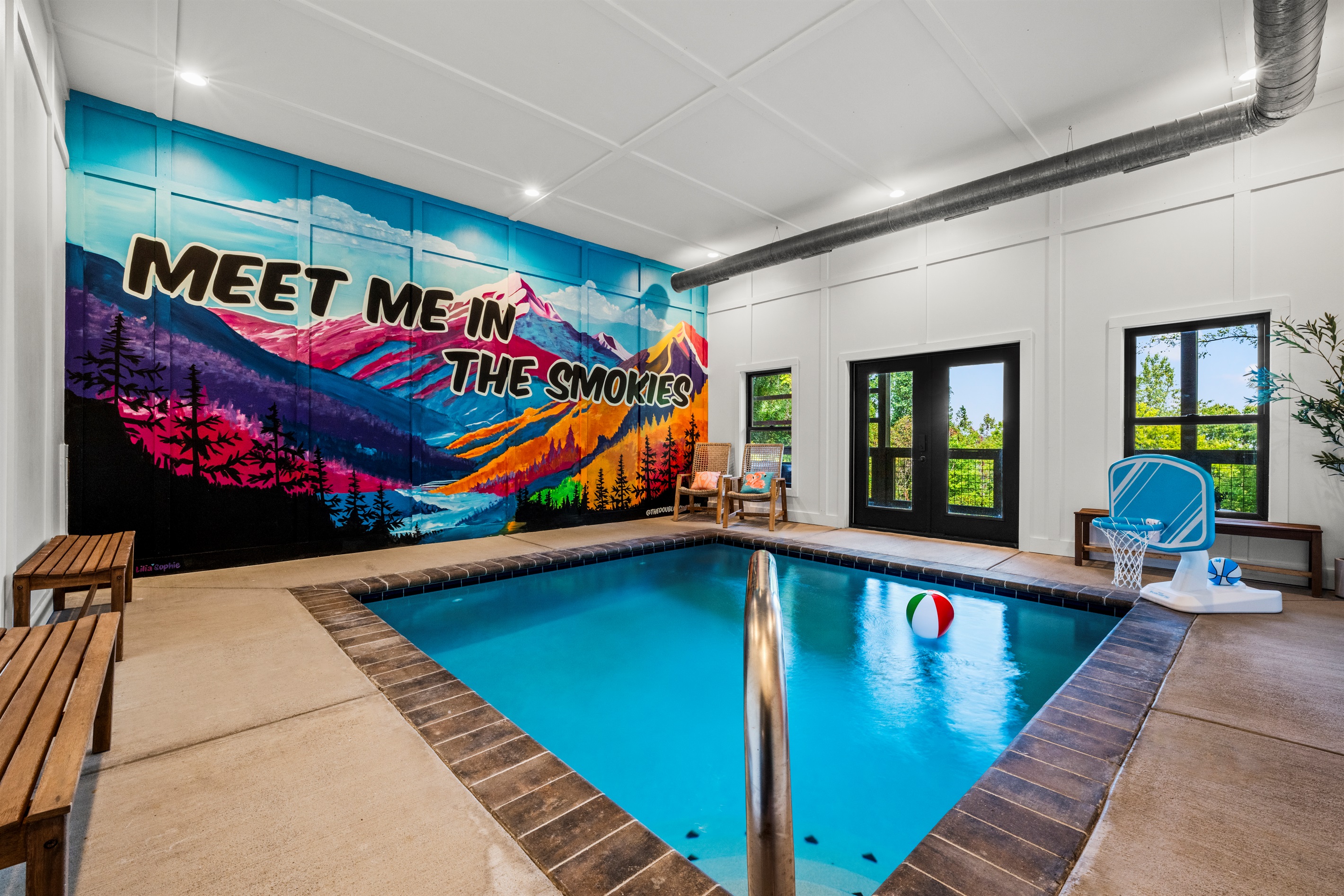 🏊‍♂️ Meet me in the Smokies—literally! Swim year-round under a vibrant mural that’s just begging to be posted to Instagram.