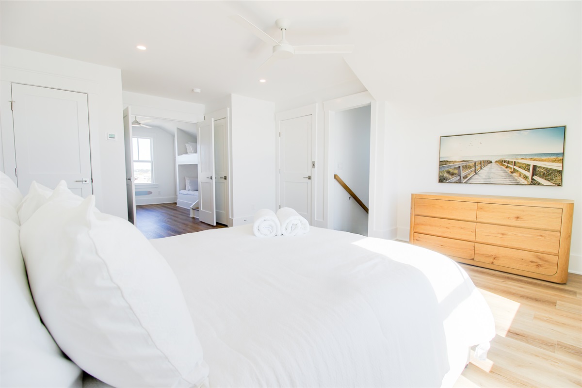 Bedroom 4 & Bedroom 5 Share the 4th Floor