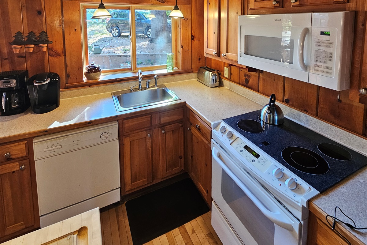 Fully Appointed Modern Kitchen