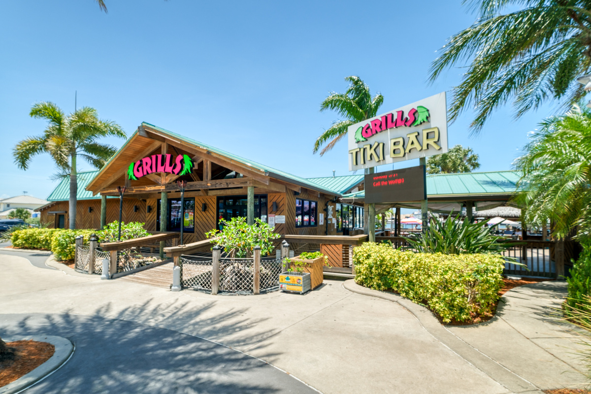 6.5 Miles to Port Canaveral with a variety of restaurants and bars. 