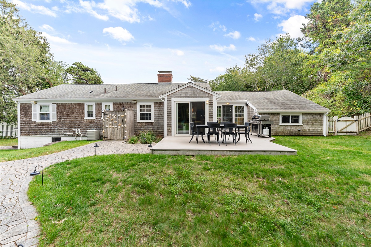 We've got plenty of space in the driveway, let’s keep the grass green!