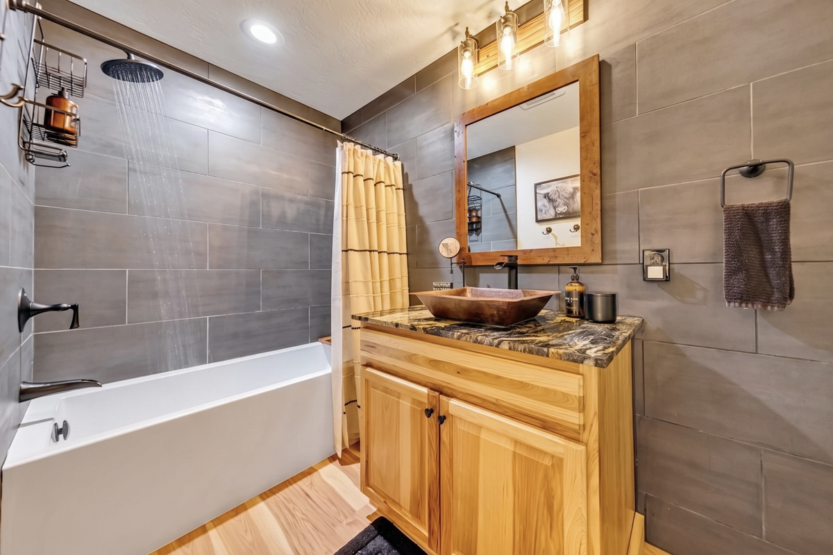 Downstairs Bathroom w/ a nice soaking tub for a nice relaxing bath.