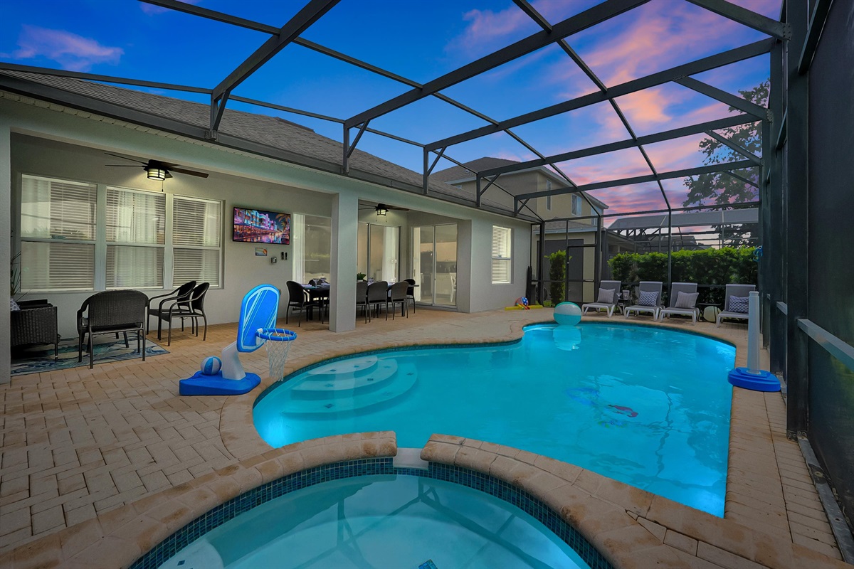 Outdoor TV and Dining