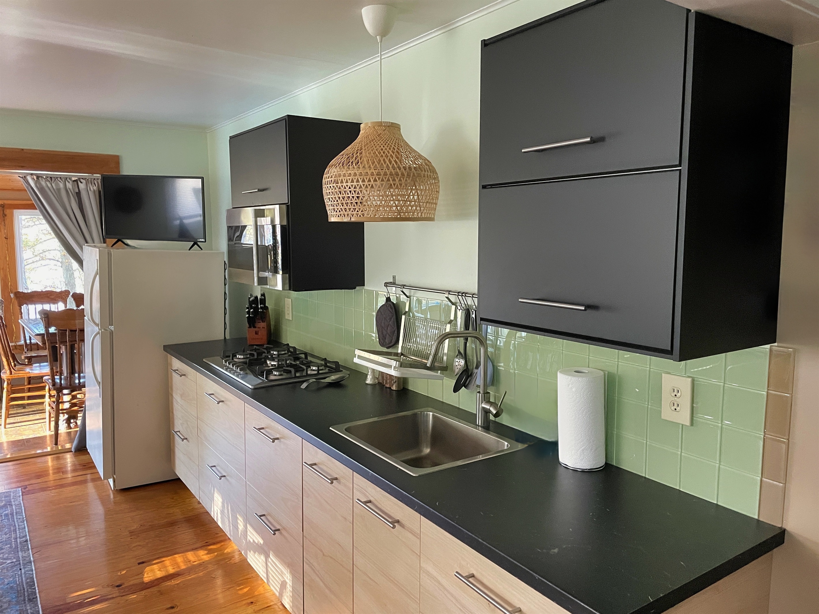 Little Pines - contemporary fully equipped kitchen
