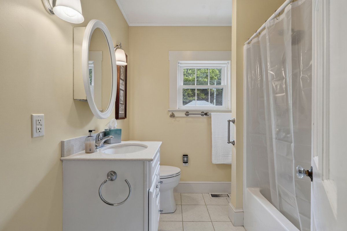 Primary Floor Bathroom with tub/shower combo 