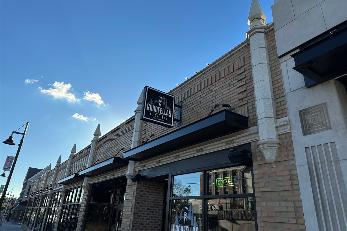 9 minutes to Broad Ripple Village for eclectic shops and dining