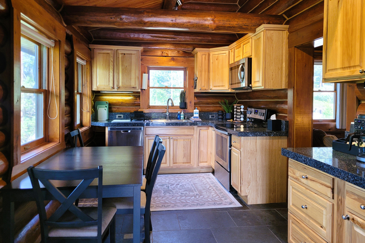 Everything you need for a quiet breakfast or a cozy dinner in
