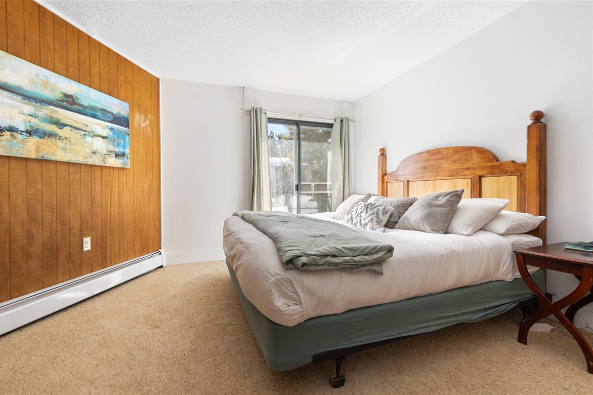 Master/Primary with King Bed, TV and balcony