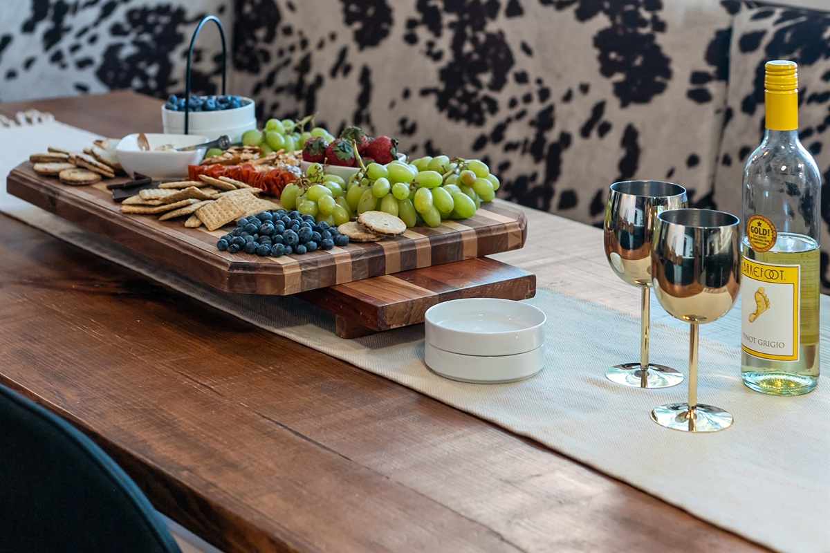 With food gathered around the table, guests can celebrate special moments and create lasting memories during their stay.