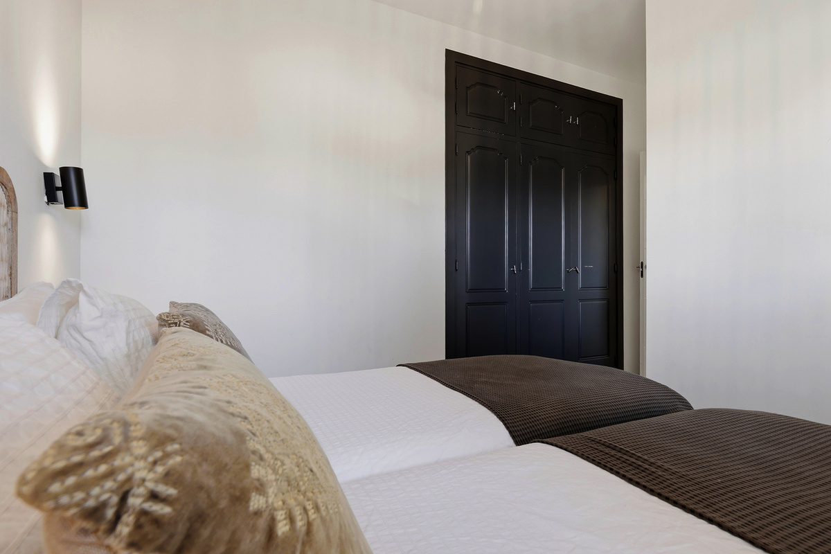 Guest bedroom