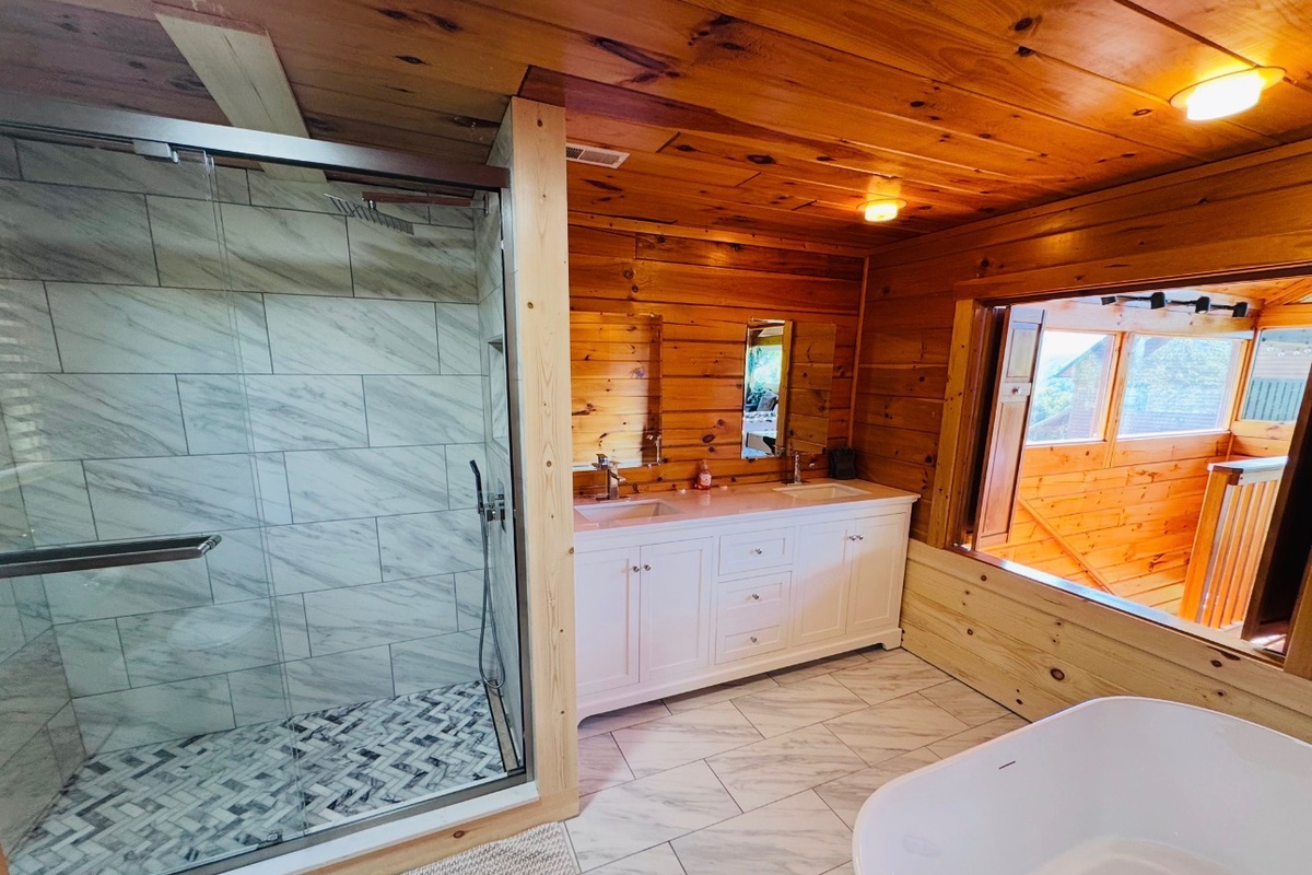 Upper Level Shower