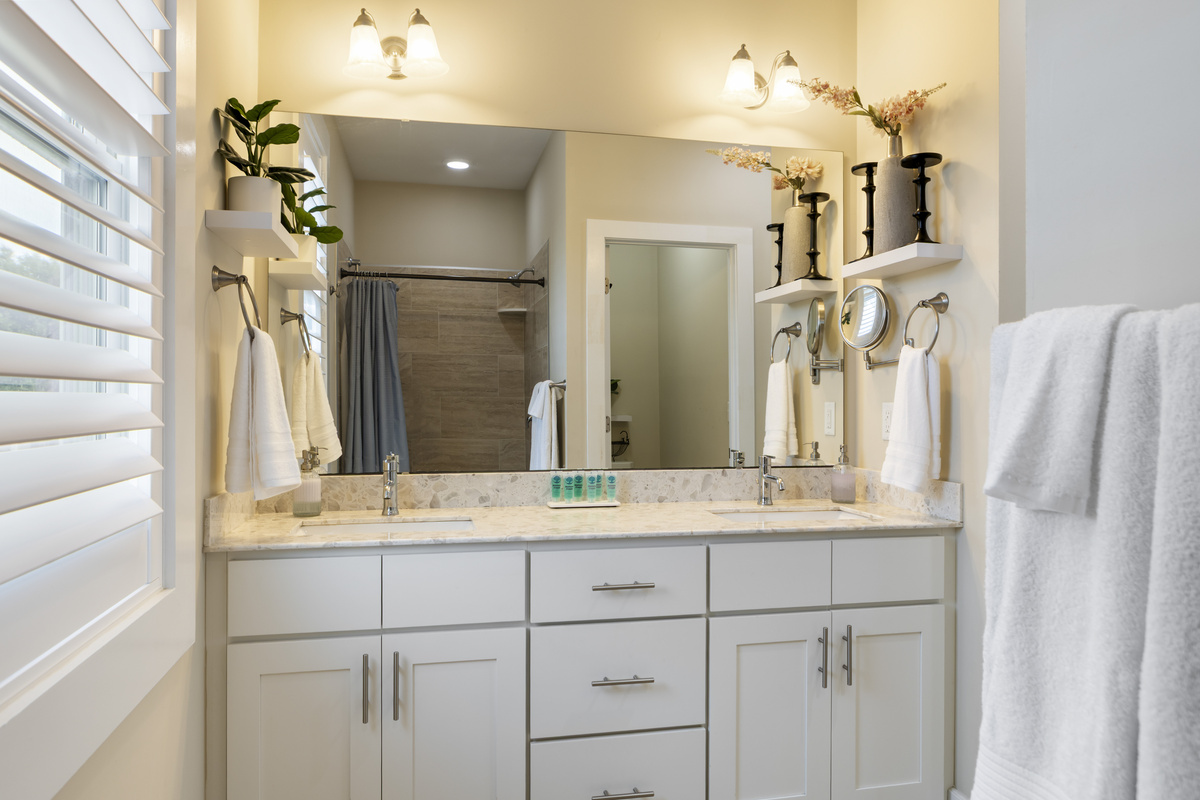 Bath linens provided