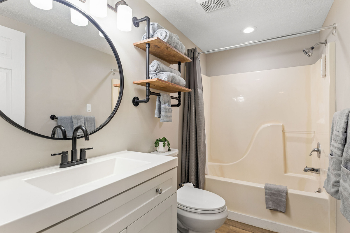 Upper level bathroom #3