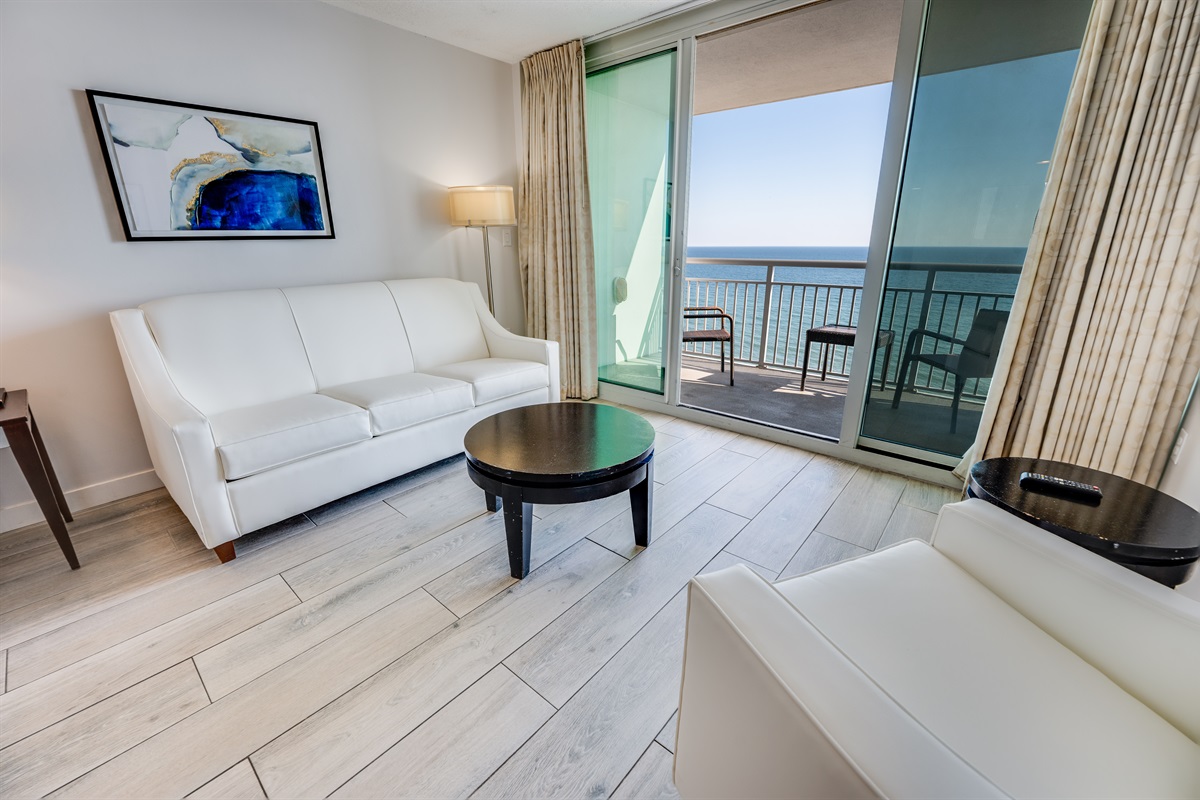 Living Room with Stunning Views🌊☀️