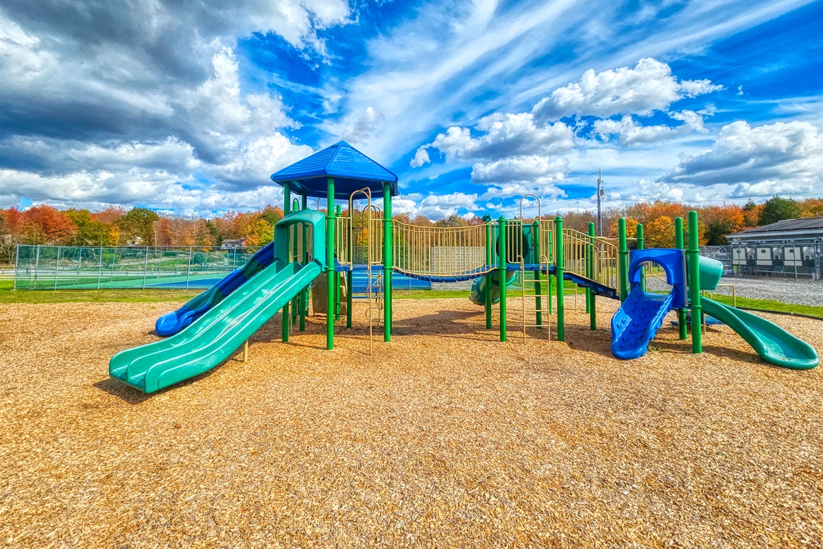 Playground at the island pool - Community Amenity - Arrowhead Lake - Serhii Vacation Rentals