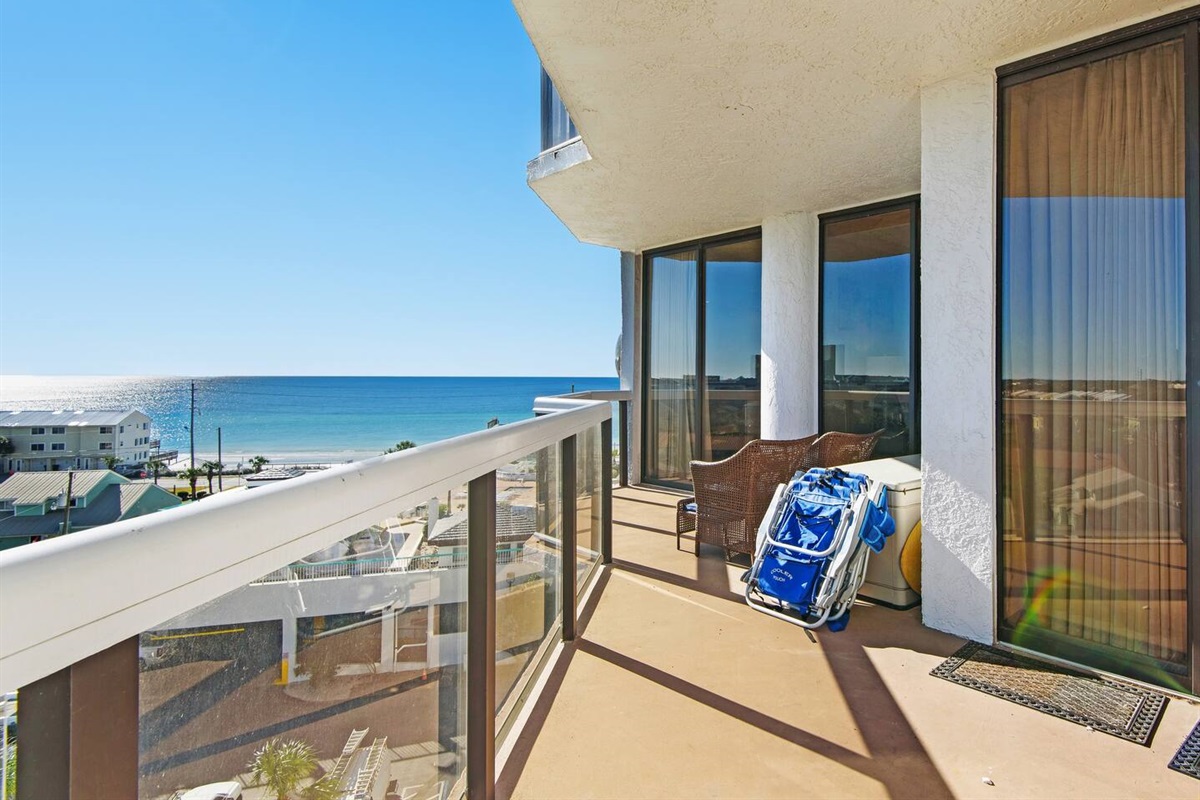 Huge Balcony for the entire family!