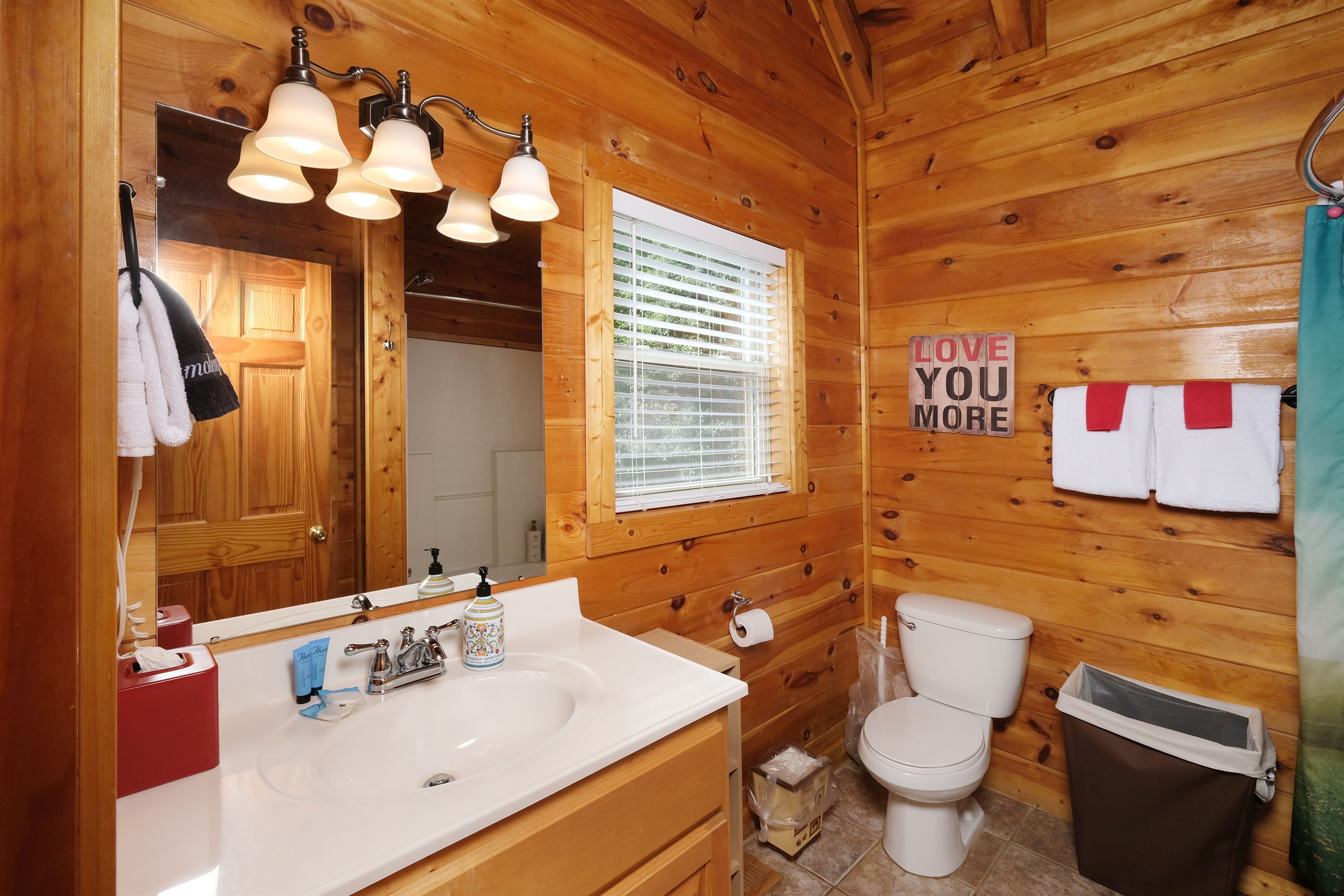 Valentine Room bath, with oval tub and jets